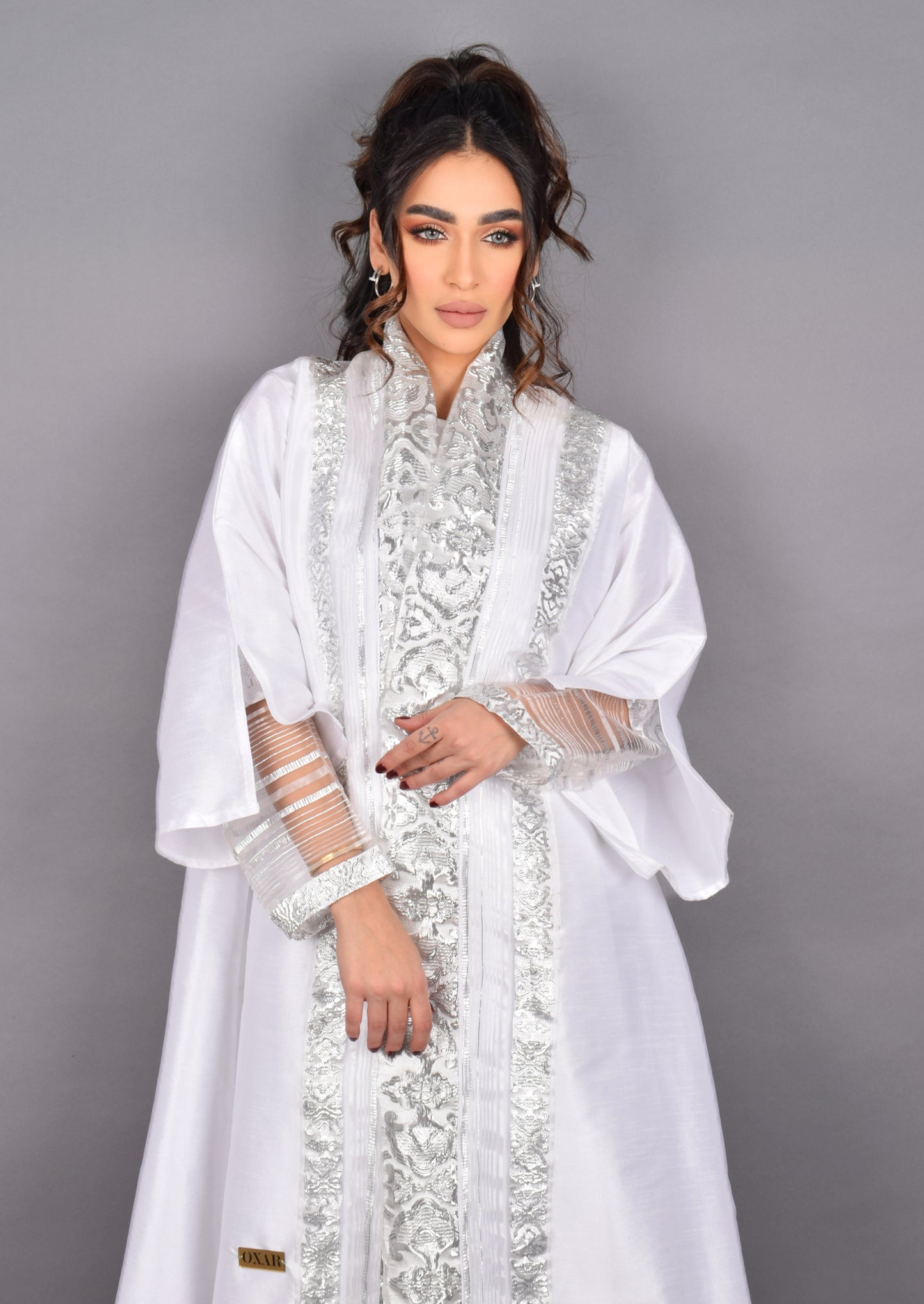 Detailed White Abaya